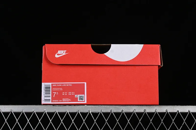 All categories Nk SB Dunk series Nk SB Dunk Low Low-top sneakers Nk Dunk Low Graffiti deconstruction style Casual diary Gradient splash letters SB strap low-top casual sneakers DV0831-104